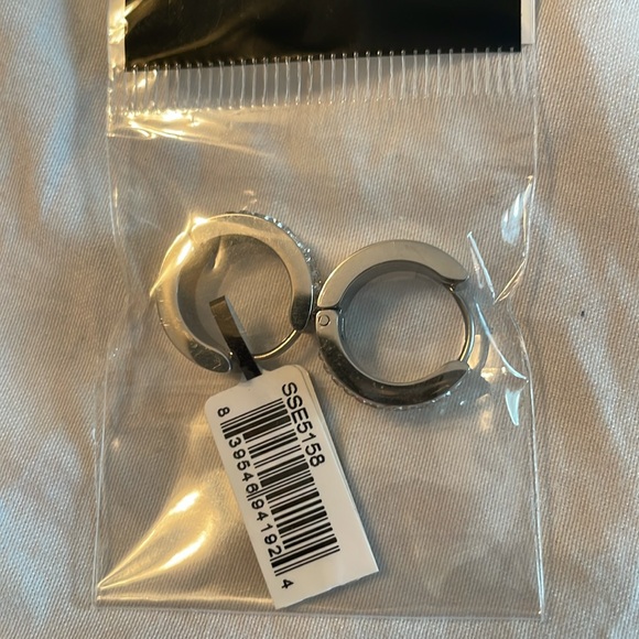 Inox - new in package - cuff earrings - Picture 3 of 5